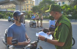 Công an Hà Nội lập 6 tổ đặc biệt, chuyên xử phạt người ra đường không cần thiết