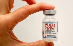 CDC Mỹ cấp phép tiêm mũi vaccine COVID-19 thứ 3 cho người suy giảm miễn dịch