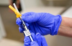 EU khuyến cáo tiêm mũi 3 vaccine Pfizer, Moderna cho người suy giảm miễn dịch