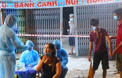 Video: Lấy mẫu xét nghiệm COVID-19 cho 40.000 dân ở Bình Dương