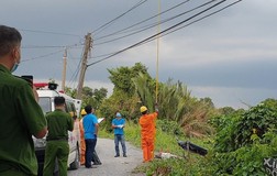 2 người đang tháo giàn sắt bị điện giật rơi xuống đất tử vong