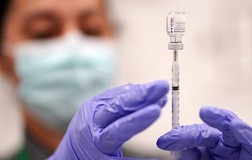 Pfizer bắt tay thử nghiệm thuốc uống ngừa COVID-19