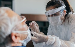 Anh điều tra phòng lab nghi làm giả kết quả xét nghiệm COVID-19 cho 43.000 người