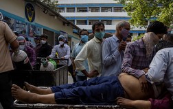 Ấn Độ: Cứ 4 phút có 1 người ở thủ đô chết vì COVID-19