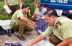 Hậu Giang: Bắt xe chở hơn 2.100 gói thuốc lá lậu