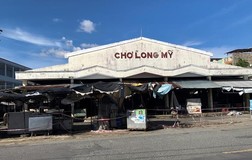 Người dân vùng xanh ở Hậu Giang được đi lại, mua bán... 