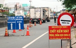 Chốt cửa ngõ vào Hậu Giang liên tiếp phát hiện xe luồng xanh chở người