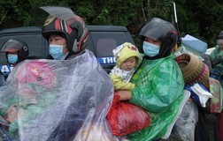 Nghệ An hỗ trợ khẩn cấp cho người dân về từ các tỉnh phía Nam 
