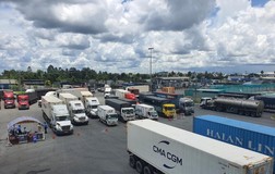 Ùn xe nghiêm trọng ở khu vực trung chuyển hàng hóa TP Cần Thơ