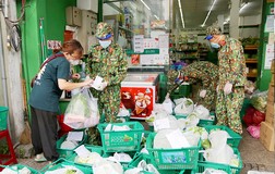 TP.HCM: Đi chợ​ hộ, tổng đài 1022 đều quá ​tải