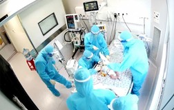 Cha mẹ nóng lòng mong con nhỏ được tiêm vaccine COVID-19