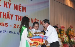 Chủ nhân Fanpage “Hỏi bác sĩ nhi đồng” nhận huân chương Lao động hạng Nhì