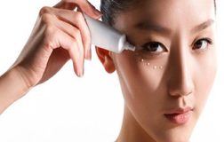 'Tuyệt chiêu' dưỡng mắt, trị quầng thâm cực đơn giản