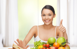 Học 'lỏm' cách trị mụn lưng, đốm thâm của các hotgirl