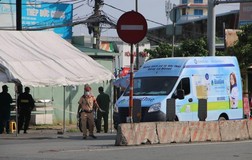 Vẫn còn tình trạng xe chở hàng hoá thiết yếu không được lưu thông qua chốt