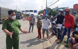 120 người bị kẹt ở Bình Chánh đã được tỉnh Long An đón về cách ly
