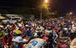 Long An đang đón người dân bị kẹt ở chốt kiểm soát giáp ranh TP.HCM về quê
