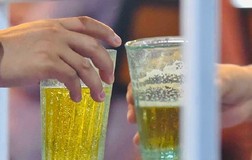 Dùng dao xử bạn nhậu vì chuyện uống bia không đều