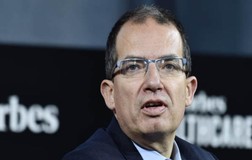 Giám đốc Moderna: Đại dịch COVID-19 sẽ kết thúc sau một năm nữa