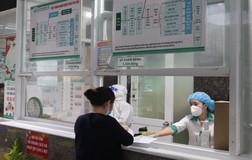 Hướng dẫn sàng lọc COVID-19 mới cho người đi khám chữa bệnh ở TPHCM