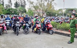 Cách ly người về quê miền Tây: Mỗi địa phương một kiểu