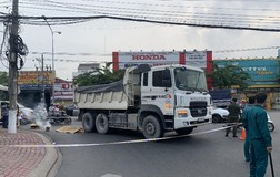 Cụ bà ở Bình Dương bị xe ben cuốn vào gầm