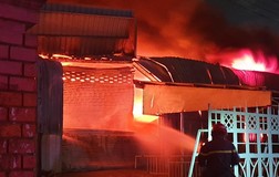 Bình Dương: Một kho hàng lớn cháy dữ dội