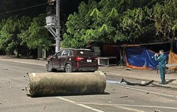 Nửa đêm người đàn ông say xỉn tông ô tô vào rào chắn COVID-19