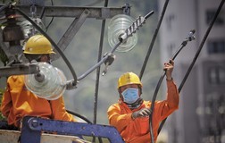 Điện lực Miền Trung giảm hơn 1.588 tỉ đồng tiền điện cho người dân, doanh nghiệp