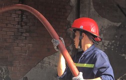 Thông tin mới nhất vụ cháy khiến 7 người mắc kẹt ở Bình Tân