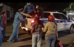 CSGT TP.HCM dùng xe đặc chủng đưa 2 mẹ con đi chạy thận về Tây Ninh