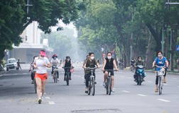 Người dân Hà Nội phấn khởi khi được ra đường tập thể dục