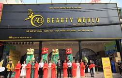AB Beauty World: khách hàng “càn quét” mỹ phẩm xịn giá 7.000 đ