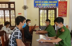 Bị đánh tập thể vì cho rằng 'nhìn đểu'