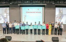 ĐH Văn Lang tặng 540 máy thở cho các địa phương chống COVID-19