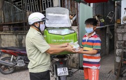 Người nghèo TP.HCM được nhận 'cơm di động' miễn phí