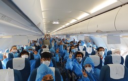 Người Đà Nẵng nói lời cảm ơn khi lên chuyến bay về nhà từ vùng dịch TP.HCM  