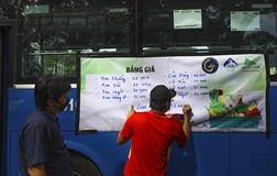 Người Sài Gòn đi 'siêu thị mini' trên xe buýt