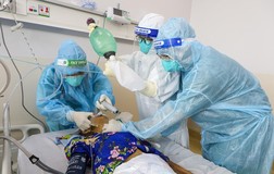 Hành trình giành lại sự sống ở 'lằn ranh sinh tử' cho bệnh nhân COVID-19  