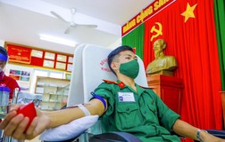 Hàng trăm đơn vị máu tiếp sức giữa tâm dịch COVID-19