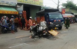 Tai nạn giữa xe máy và 2 xe tải, một người tử vong