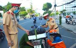 Công an TP.HCM: Người tiêm mũi 1 vẫn được đi lại trong nội đô