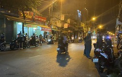 2 nhóm mang bom xăng, mã tấu hỗn chiến ở quận 8