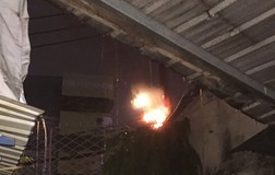 Cháy cột điện, nhiều nhà dân ở Bình Thạnh mất điện