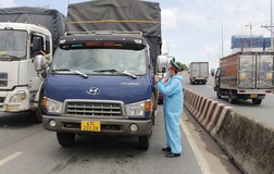 Chốt kiểm soát COVID-19 cửa ngõ TP.HCM bố trí thêm mã QR khai báo y tế