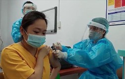 Video: 1.000 thai phụ tại Hà Nội được tiêm vaccine Pfizer