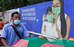 Indonesia: Đã định nới hạn chế nhưng phải hoãn vì dịch xấu nguy hiểm