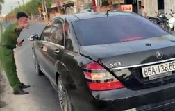 Bắt giam người dùng ô tô chặn xe chở bê tông vào công trình