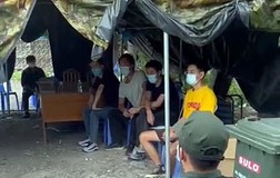 Phát hiện xe khách chở 4 người nước ngoài không có giấy tờ tùy thân 