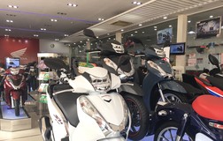 Giá cao ngất ngưởng, Honda SH vẫn cháy hàng